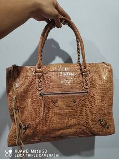 (Category: ) located in . Submitted by Handbags_90 (Listing ID 1146140444, Image 1). Description: .