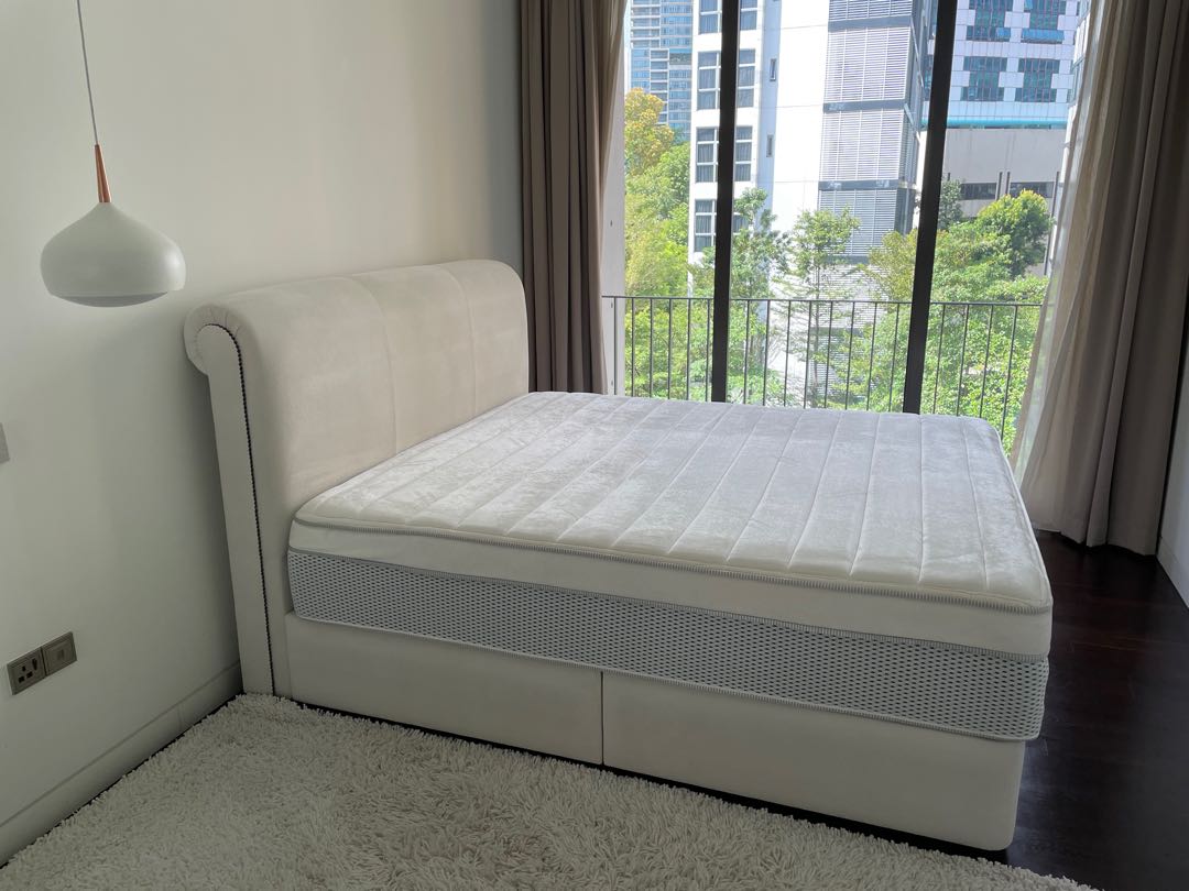 Bloomingdales mattress clearance