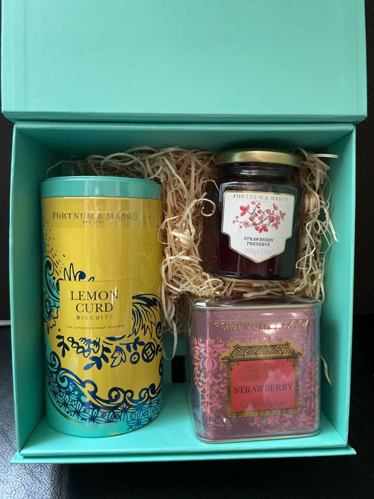 Fortnum & Mason - Gift box 🎁, 嘢食& 嘢飲, 禮品籃和禮籃- Carousell