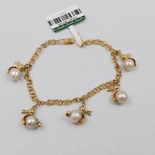 gold bracelet with mikimoto pearls