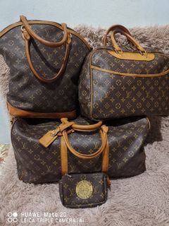 (Category: ) located in . Submitted by Handbags_90 (Listing ID 1148918996, Image 1). Description: .
