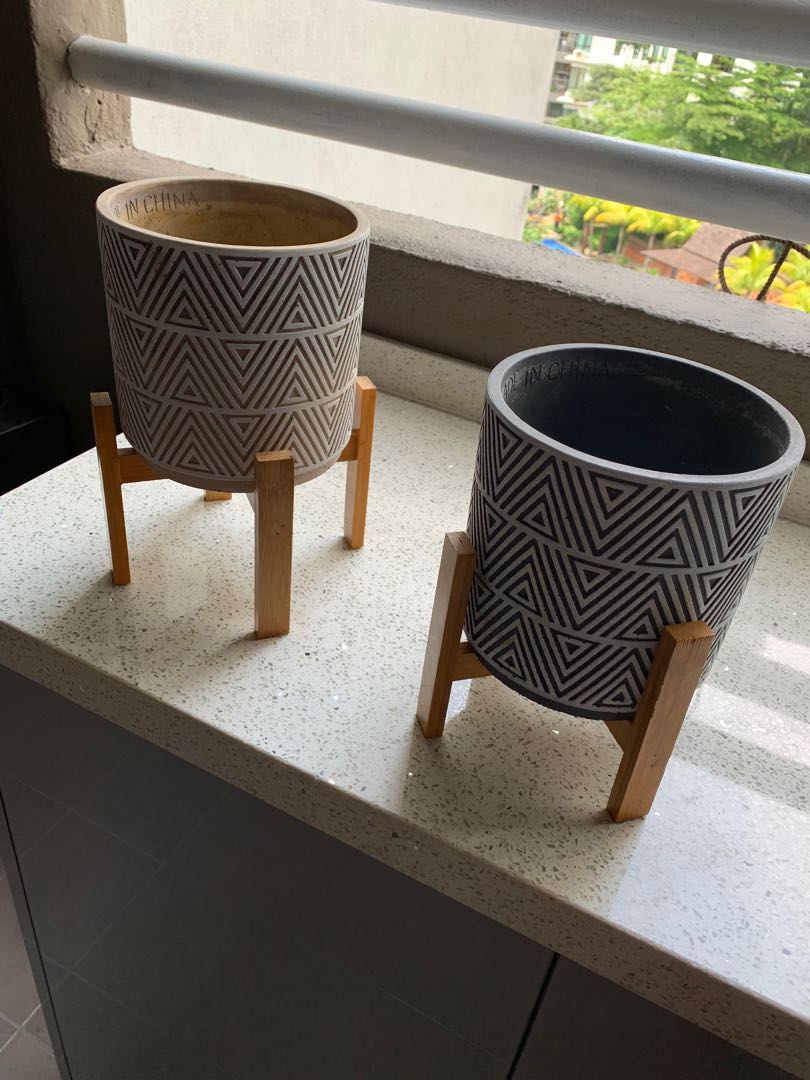 Mid century pot with stand planter, Furniture & Home Living, Gardening