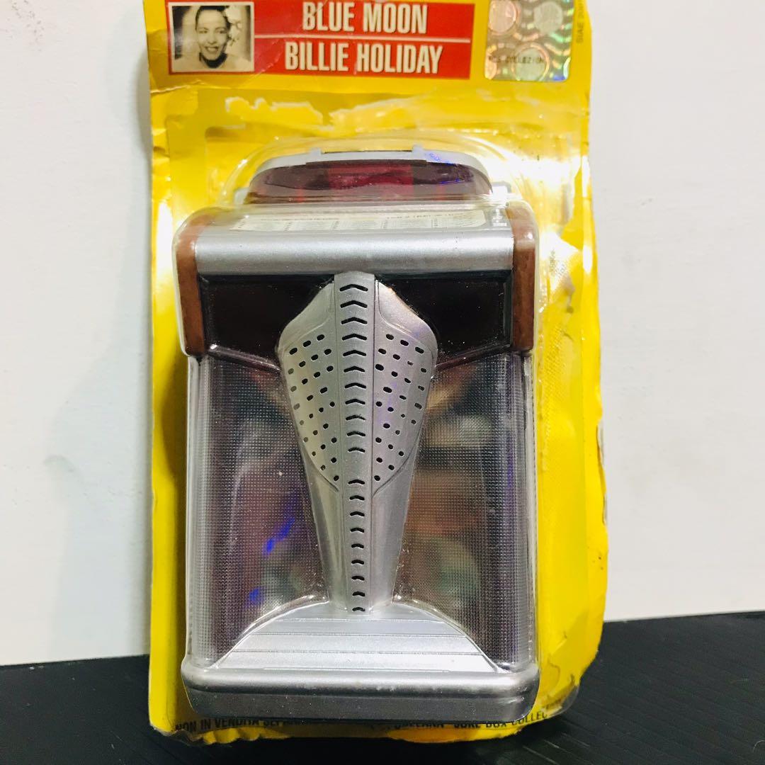 Mini jukebox (Category: Portable Music Players) located in Makati City. Submitted by tomypom (Listing ID 1155078606, Image 2). Description: Mini jukebox Bnew in good working condition Good for dioramas 299 pesos only!!! Uses 3x AA batteries. (Not included).