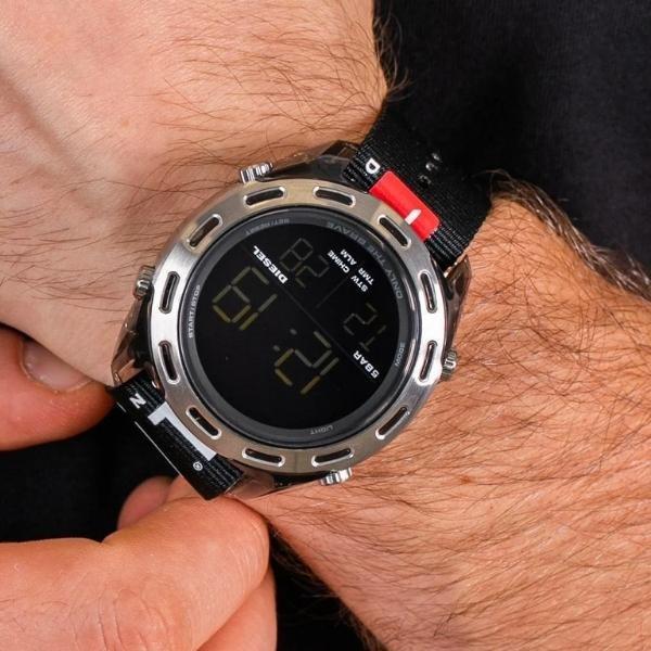 NEW Diesel Crusher Digital Nylon Mens Watch (DZ1914), Luxury, Watches on  Carousell
