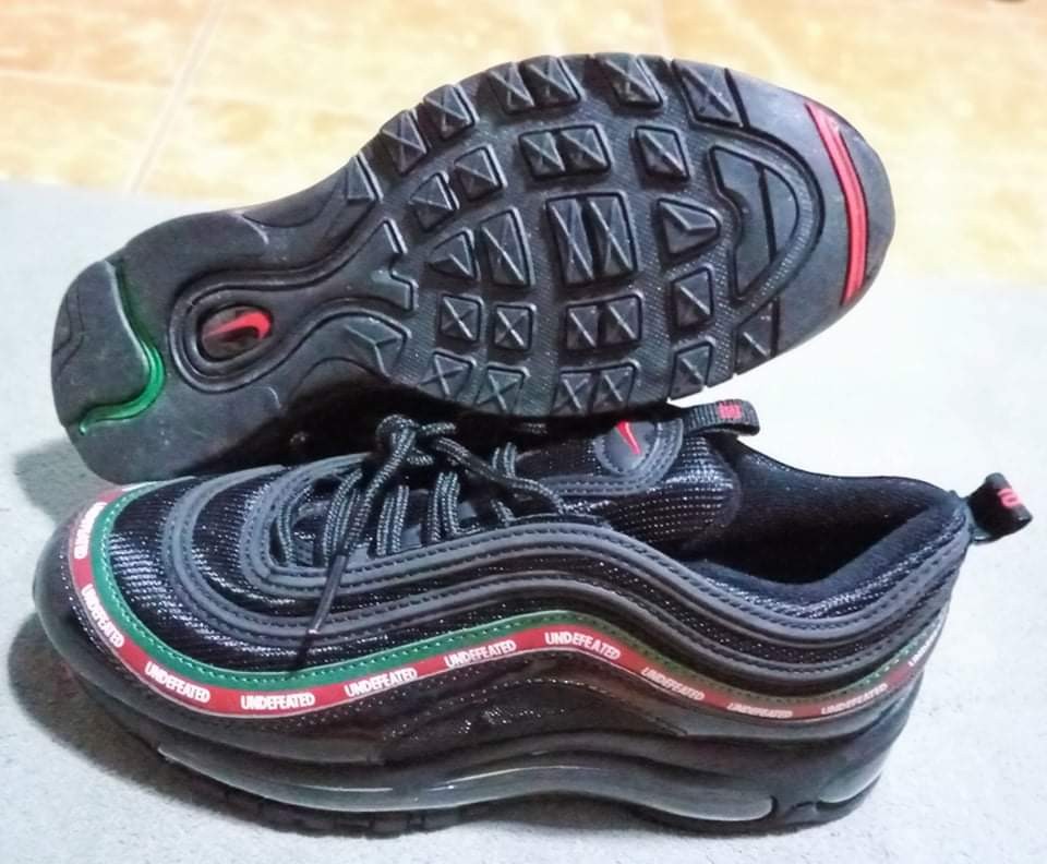 Nike air max 97 undefeated deals real vs fake