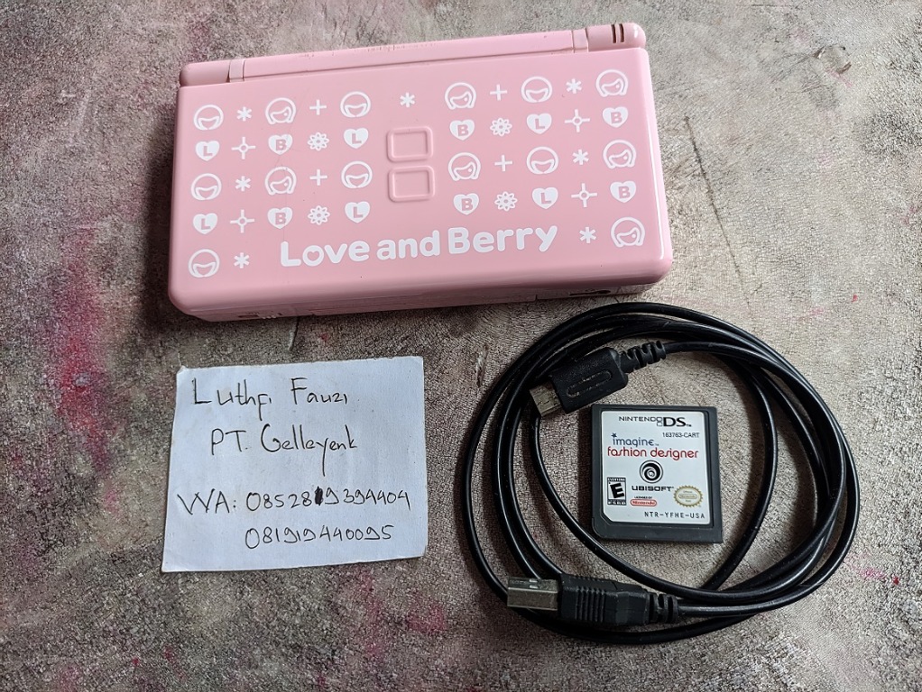 Nintendo DS Lite NDS Love and Berry Limited Edition with Cartridge