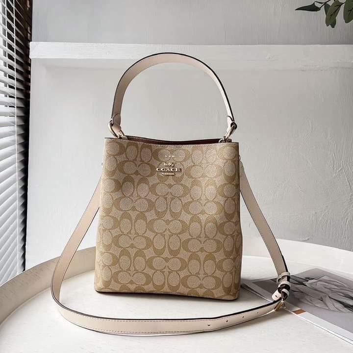 Sale‼️Authentic Coach sling bag, Women's Fashion, Bags & Wallets