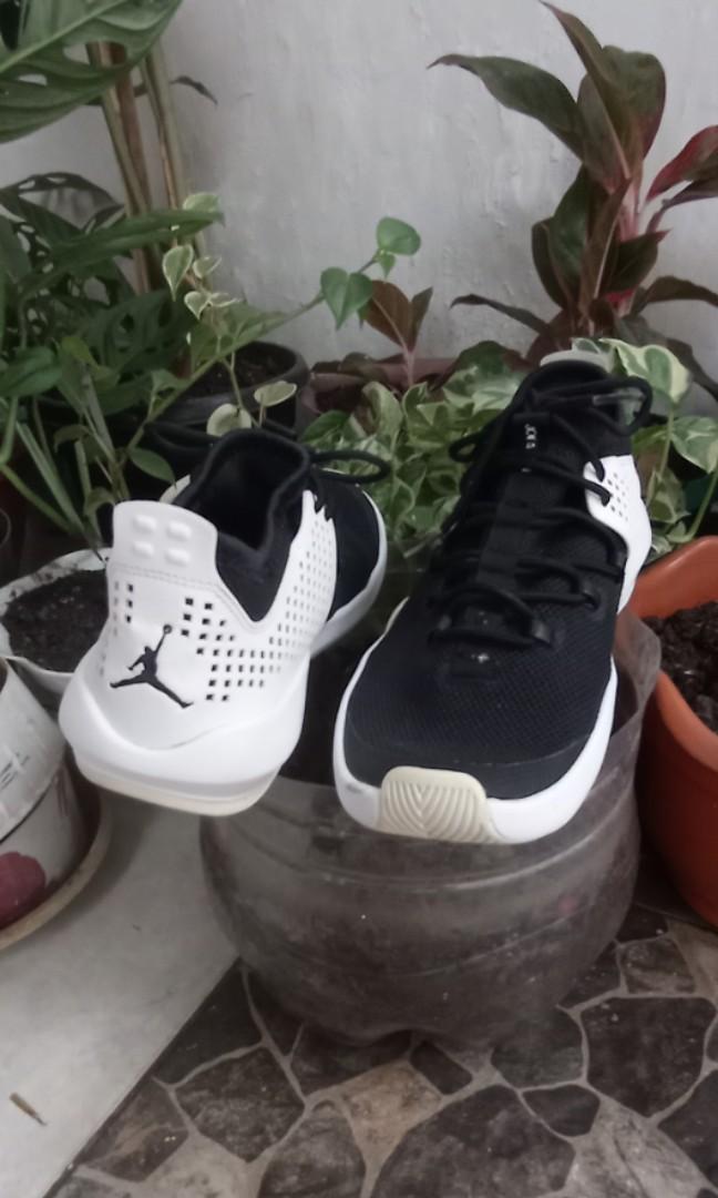 AIR JORDAN EXPRESS Black/White Size 42 