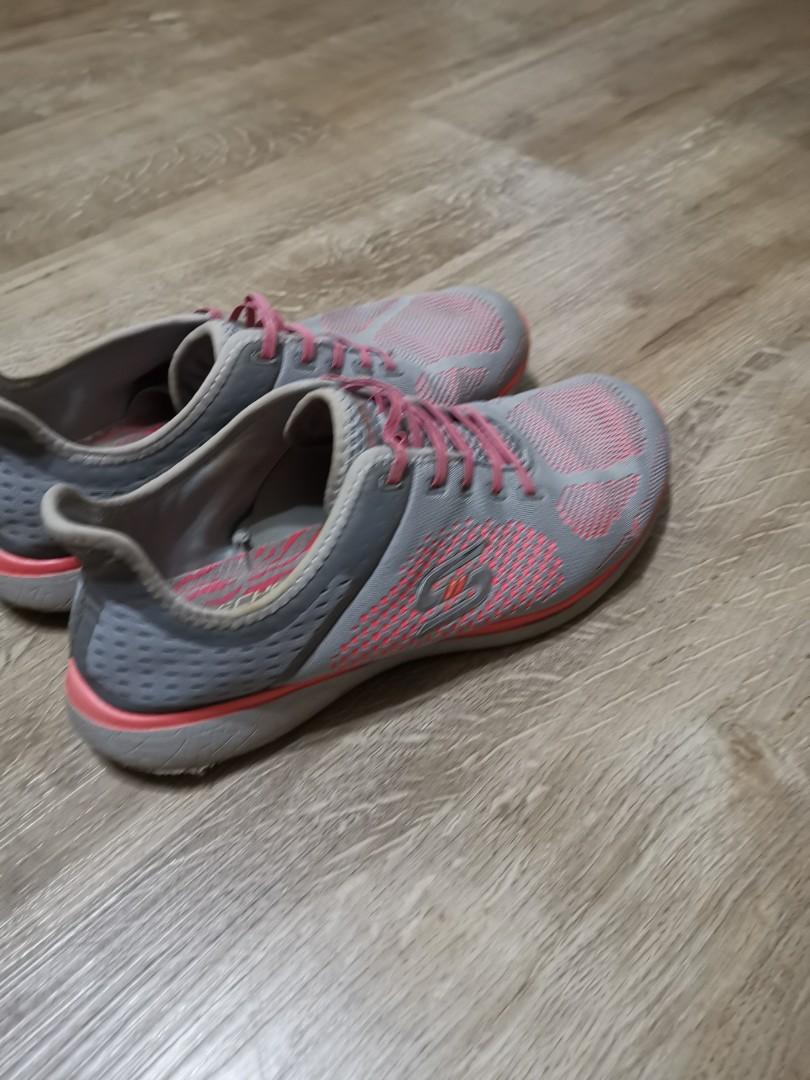 Skechers UK6 Women s Fashion Footwear Sneakers on Carousell