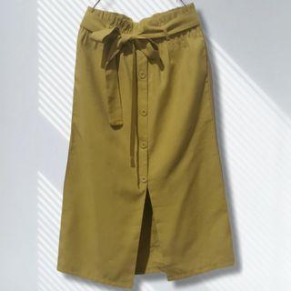 Small to Medium. Vintage Button Down Garterized Belted Skirt. Mustard.