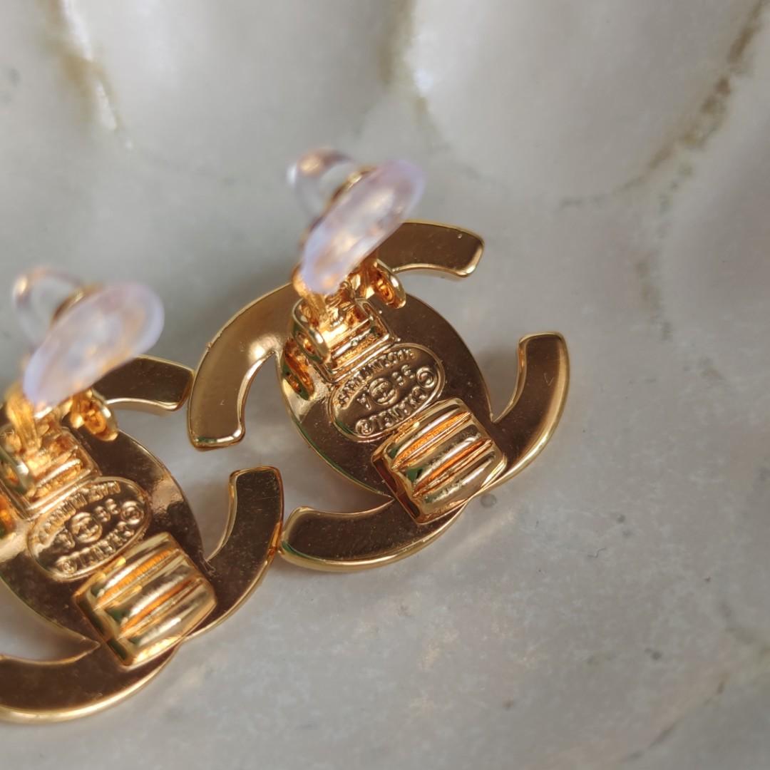 Vintage Chanel CC Turn Lock Clip-on Earrings Gold Plated, Women's Fashion,  Jewelry & Organisers, Earrings on Carousell