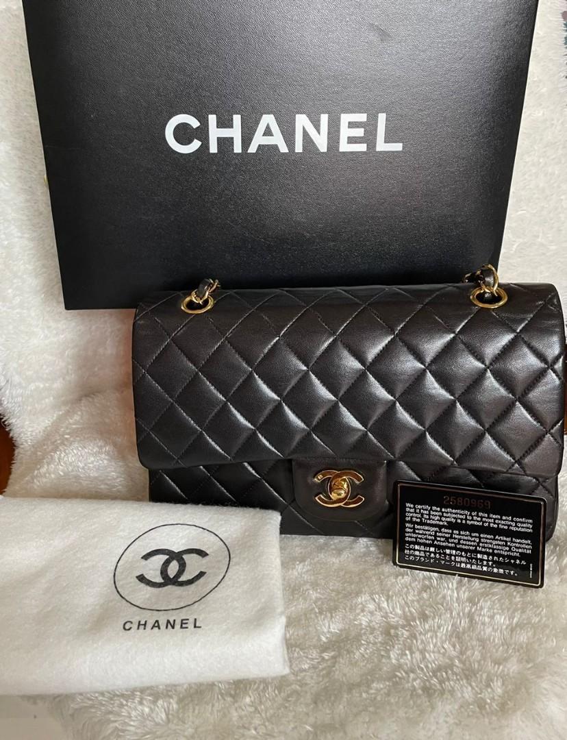 Vintage Chanel Medium Classic Flap Lambskin w 24k Gold HW ✨, Women's  Fashion, Bags & Wallets, Shoulder Bags on Carousell