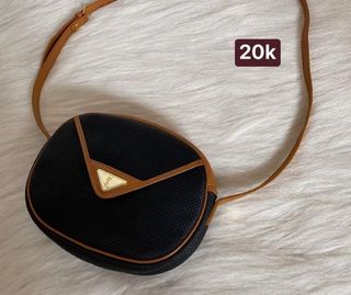 (Category: ) located in . Submitted by graciasluxurybag (Listing ID 1154969134, Image 1). Description: .