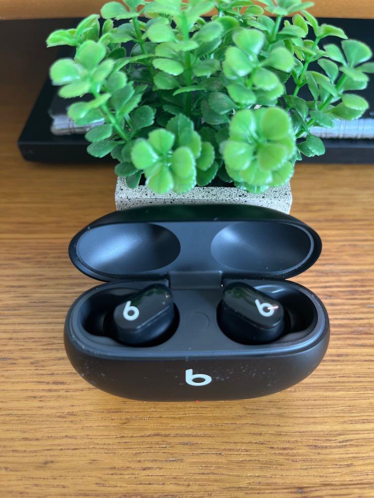 almost new, Audio, Earphones on Carousell