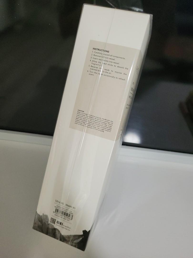 BNIB HOOGA Reed Diffuser (White Tea & Ginger), Furniture & Home Living