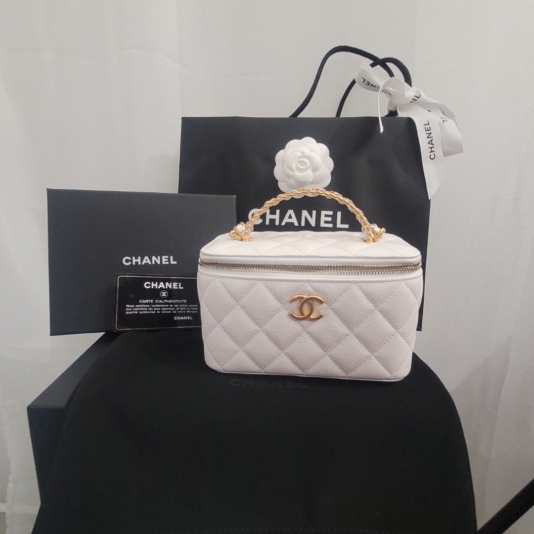 Rare!!! CHANEL 22s CAVIAR Long Vanity White Chanel CC Top Handle
