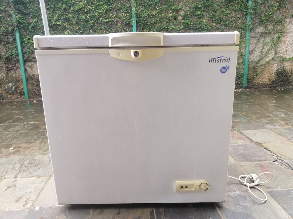 Chest Freezer Look and feel new, TV & Home Appliances, Kitchen