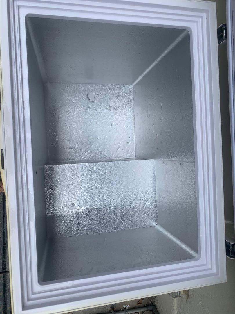 Chest Freezer Look and feel new, TV & Home Appliances, Kitchen