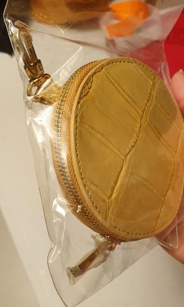 Crocodile Wallet (Category: Luxury Bags & Wallets) located in Cabanatuan. Submitted by k2_boutiqueshop (Listing ID 1155329245, Image 3). Description: genuine crocodile coin purse brandnew.