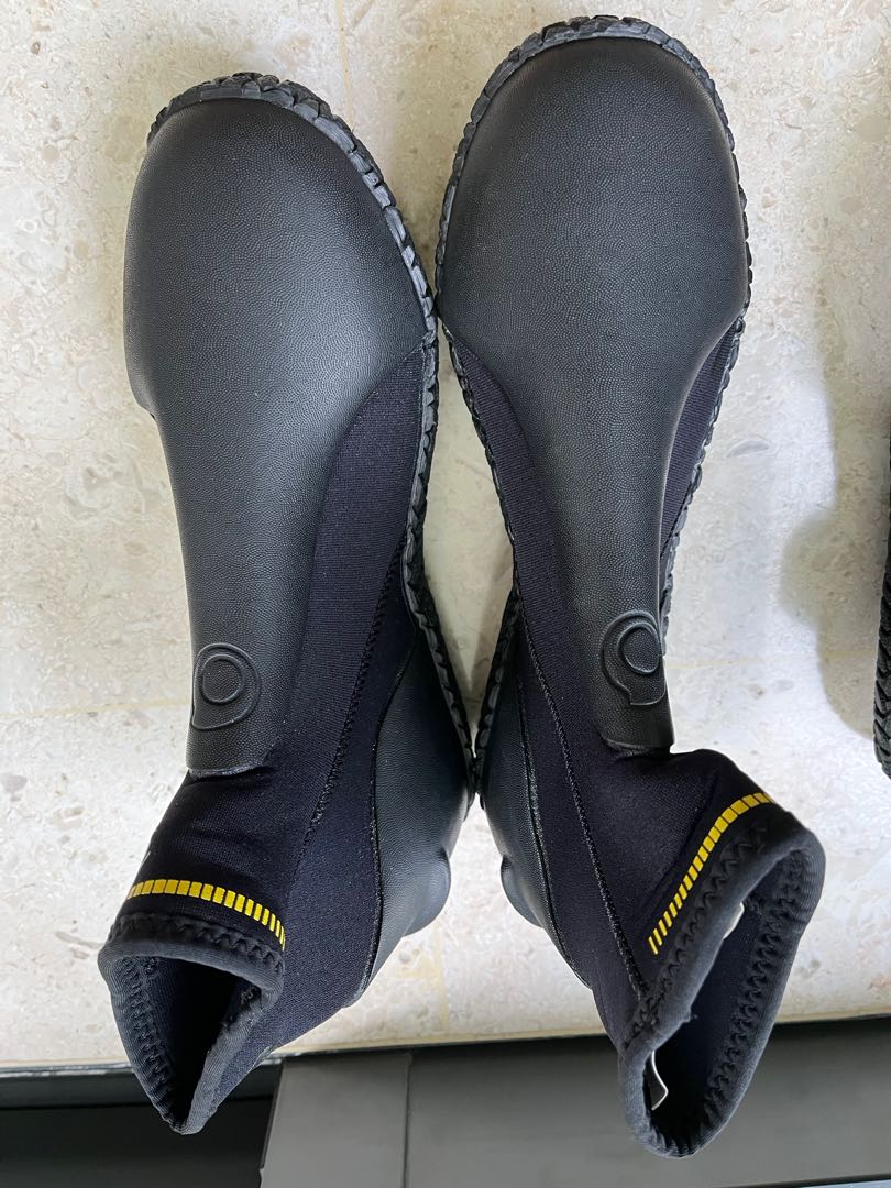 Decathlon diving boots 3mm ibiii