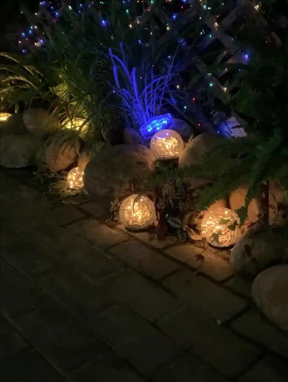 CLIUNT Moon Solar Lights Outdoor Garden Ornaments, Waterproof Metal