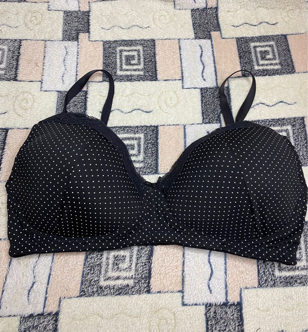 Bra 34DD 2 for RM14, Women's Fashion, New Undergarments & Loungewear on  Carousell