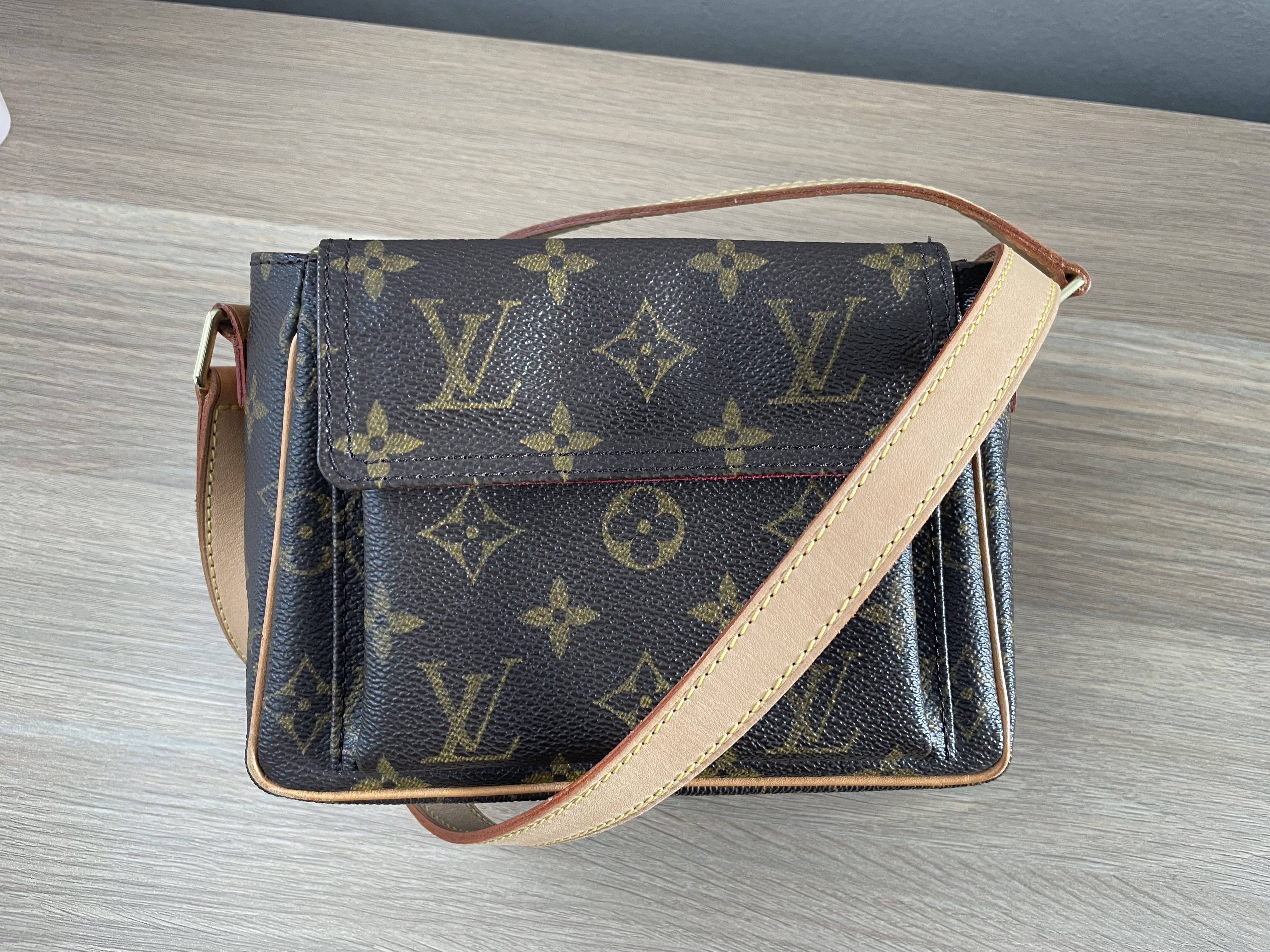 Louis Vuitton Viva Cite PM, Women's Fashion, Bags & Wallets, Purses &  Pouches on Carousell