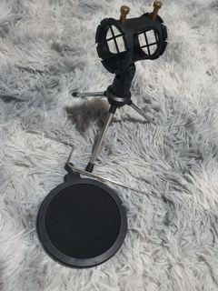 Microphone stand and pop filter
