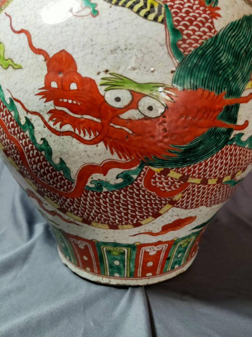 Ming dynasty Wuchai five color glaze vase 38cm highx 33cm cross. Authen