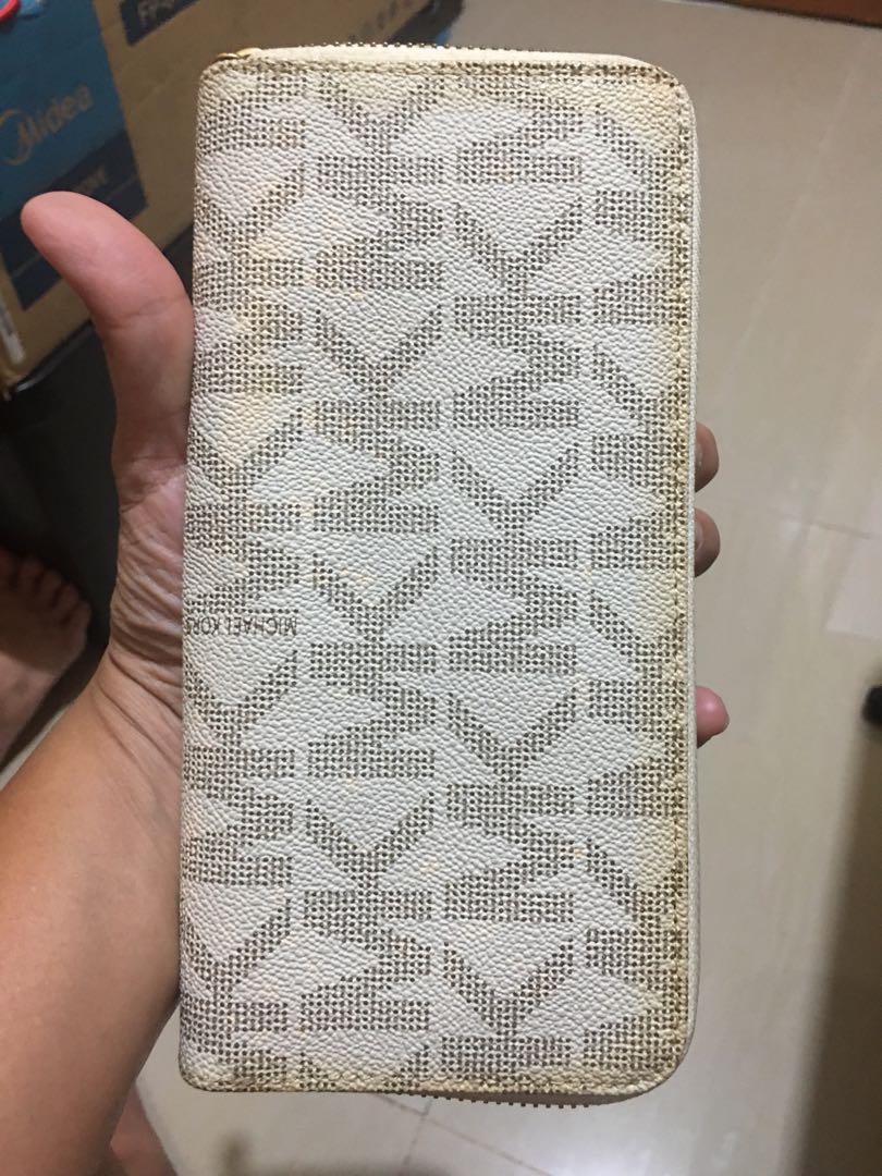 ORIGINAL MK zipped wallet (Category: Purses & Pouches) located in Quezon City. Submitted by m_1021 (Listing ID 1155310730, Image 3). Description: original mk wallet with stain marks.