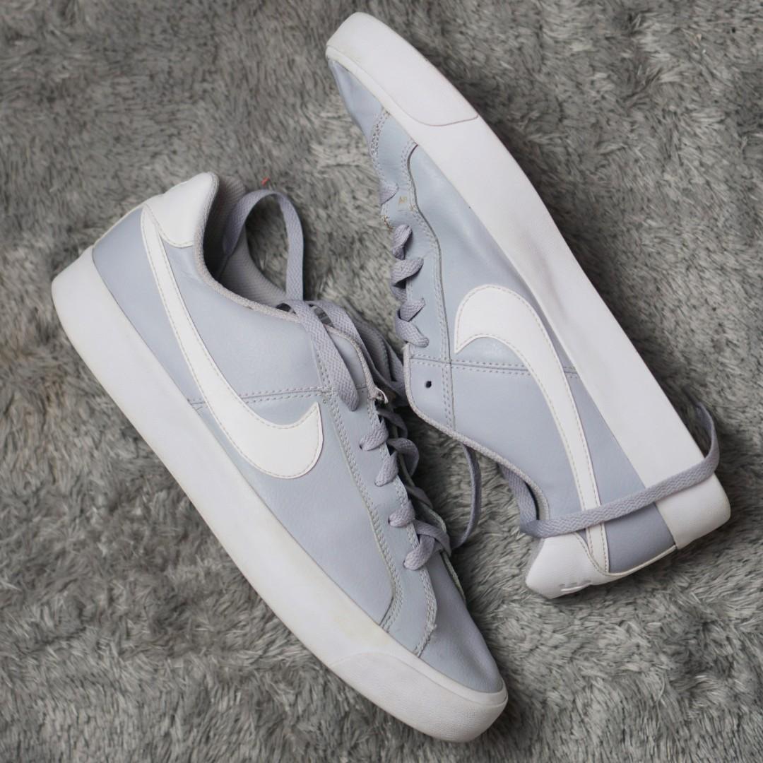nike classic royale