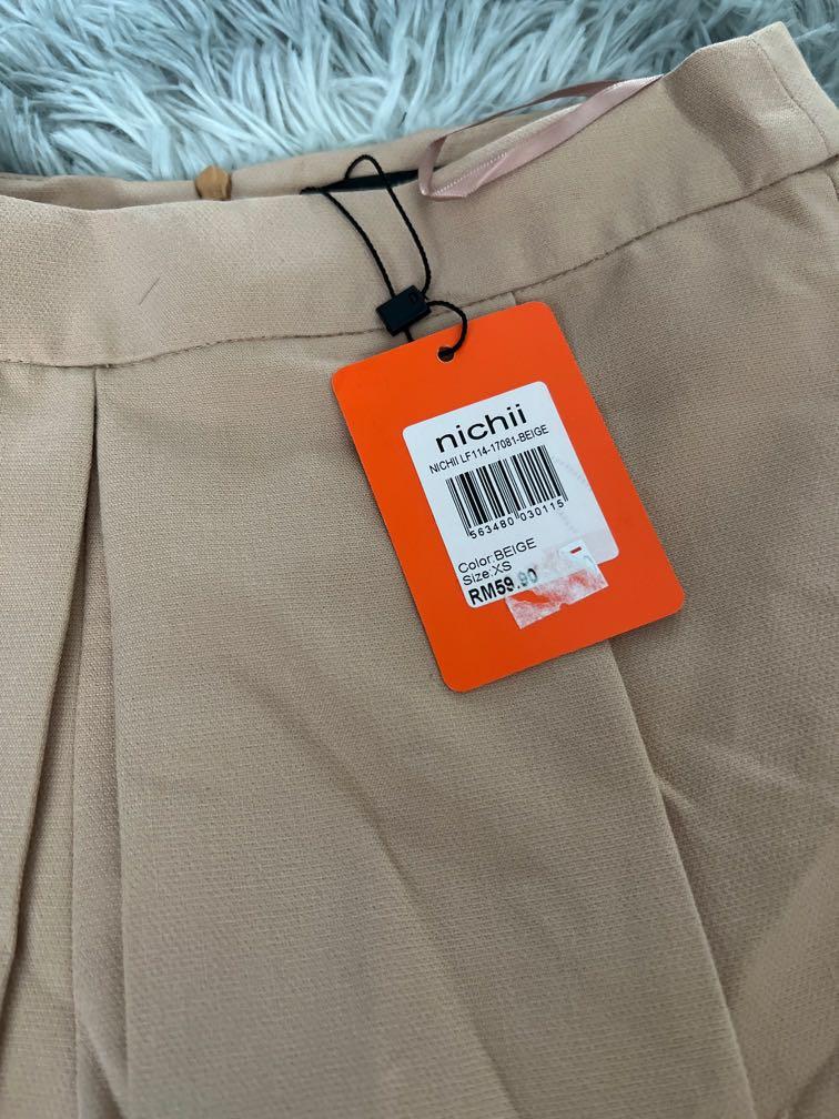 Pants & skirt bundle (Category: Bottoms) located in Kuala Lumpur. Submitted by blaxjack (Listing ID 1155171911, Image 2). Description: Rm25 for both .