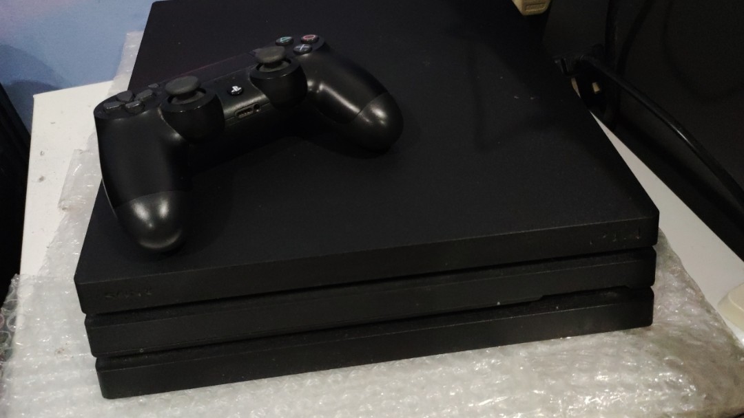 SONY PS4 PRO 1 TB INCLUDE 2 CONTROLLER & 8 GAMES (SECOND HANDS/USED