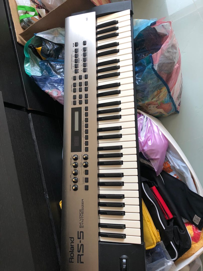 Roland RS 5 64 voice Synthesizer