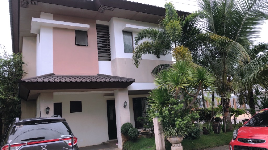 Rush sale! Sun Valley house and lot Mahogany lane, Property, For Sale