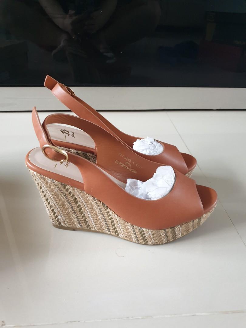 Sandal wedges sales bata terbaru