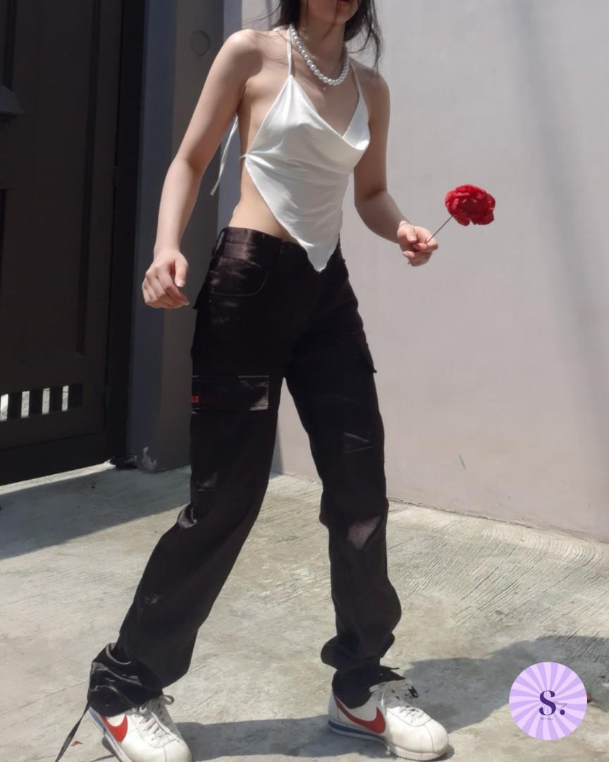 Silk satin y2k aesthetic cargo choco brown (Category: Other Bottoms) located in Quezon City. Submitted by macyych (Listing ID 1155202551, Image 3). Description: AMPRETYY NETOHH! HIGH WAIST Waist: 30 Length: 40 (TR4) #splashdeals.