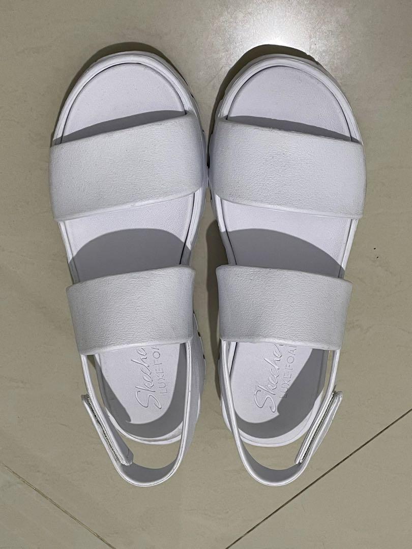 Skechers cali deals gear breezy feels