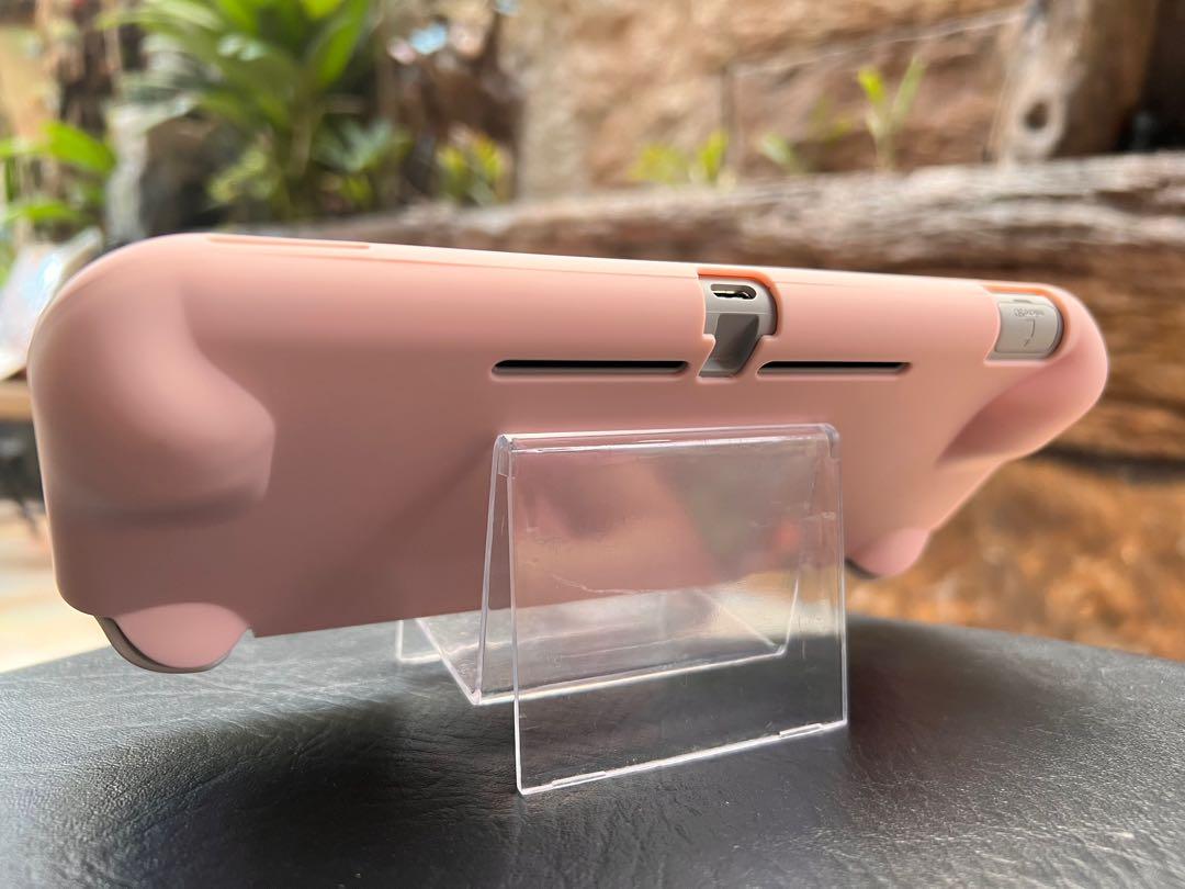 Switch Lite Pink Protective Case with Hand Grip (Category: Cases & Covers) located in Pasig City. Submitted by lavinathings (Listing ID 1155156103, Image 3). Description: - CONSOLE AND THUMB GRIPS NOT INCLUDED- OVERVIEW Hardly used; no scratches or dents -- just one very small scuff at the back where the matte finish wore off Bought on Lazada October 2021 for ₱566.00 RFS: Decluttering FEATURES - All-around protection - Smooth anti-fingerprint mat