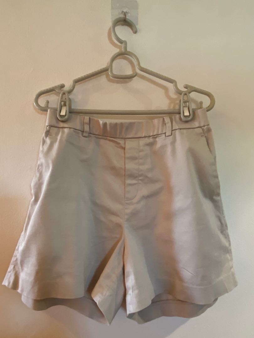 Uniqlo Light Brown shorts, Women's Fashion, Bottoms, Shorts on Carousell