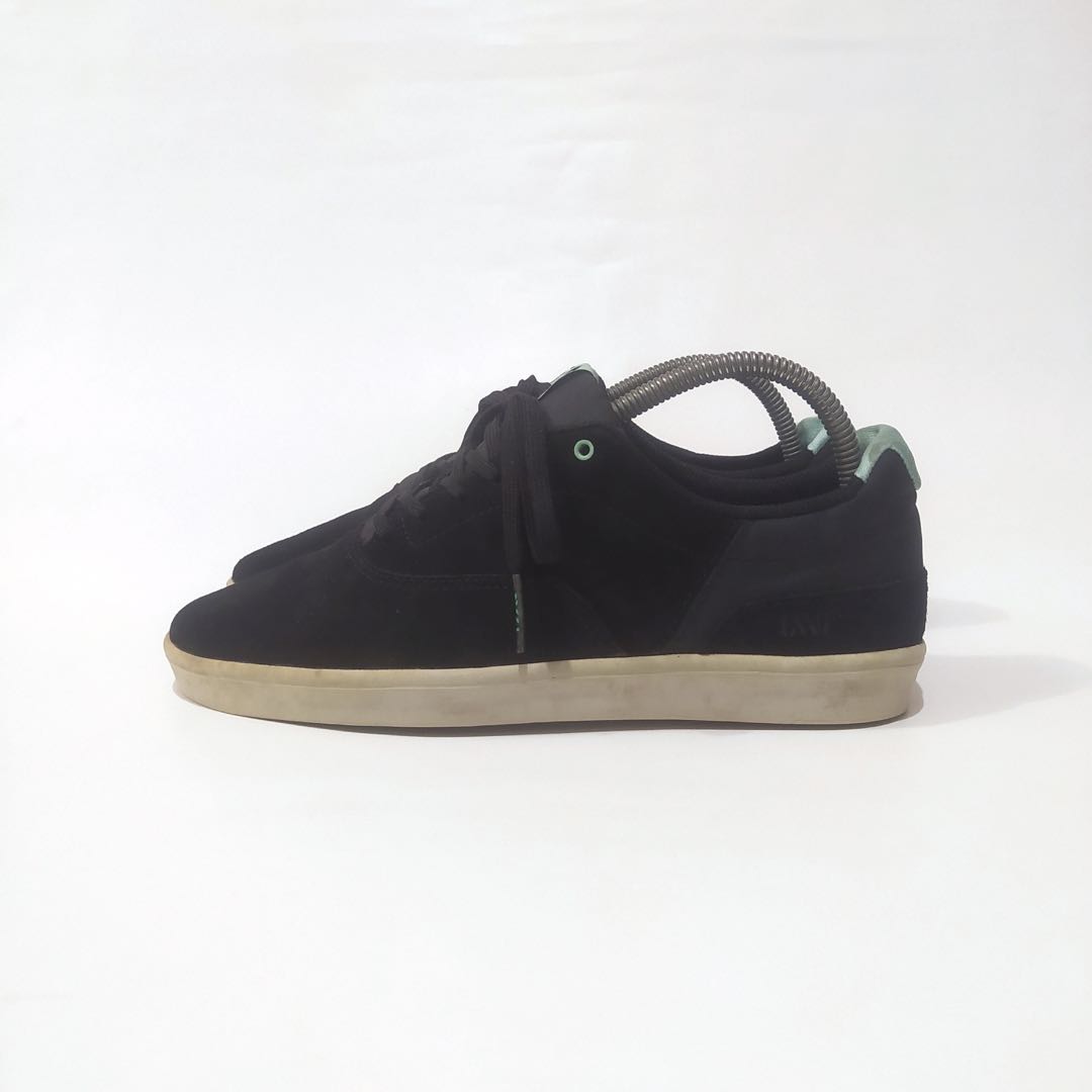 Vans lxvi hitam deals