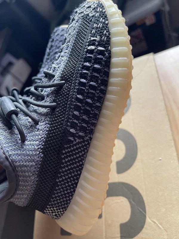 Yeezy Boost 350 V2 carbon infants (Category: Sneakers) located in Quezon City. Submitted by aaabie (Listing ID 1155268815, Image 2). Description: Like new complete set with resibo,box, confirmation from sole mini and dust bag. size 9.