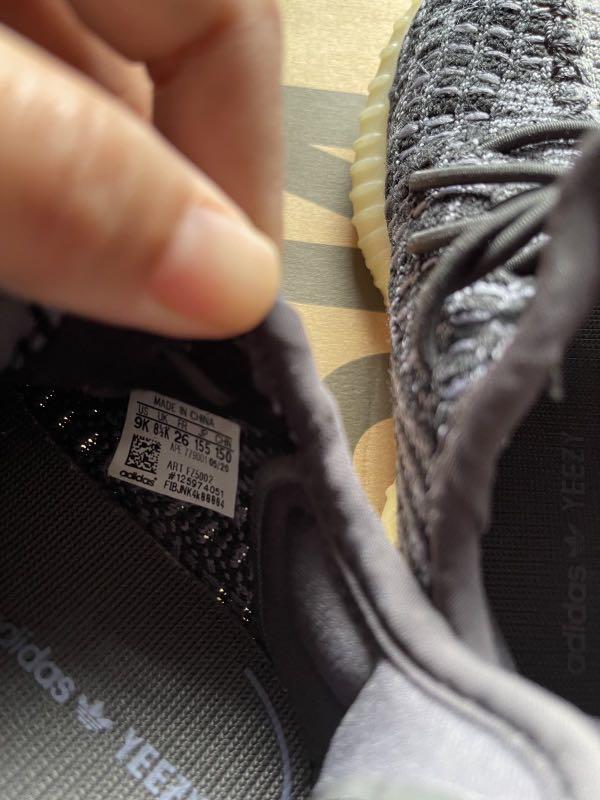 Yeezy Boost 350 V2 carbon infants (Category: Sneakers) located in Quezon City. Submitted by aaabie (Listing ID 1155268815, Image 3). Description: Like new complete set with resibo,box, confirmation from sole mini and dust bag. size 9.