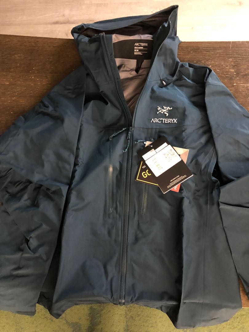 Arc'teryx 不死鳥Alpha SV jakcet (加拿大製), 男裝, 外套及戶外衣服