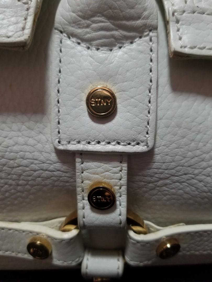 Authentic Samantha Thavasa NY (Category: Luxury Bags & Wallets) located in San Fernando. Submitted by Aristocrat_collection12 (Listing ID 1155341280, Image 2). Description: Authentic Persona Preowned Samantha Thavasa New York white handbag. Signs of usage are visible in handle rubber linning but not noticable, inside lining have stain but no foul odor.outer leather and hardware are all excellent condition. One of well used bag. bought in japan RF