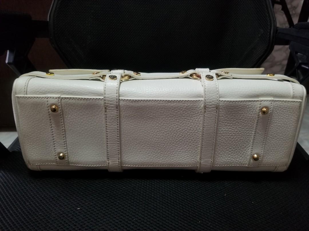 Authentic Samantha Thavasa NY (Category: Luxury Bags & Wallets) located in San Fernando. Submitted by Aristocrat_collection12 (Listing ID 1155341280, Image 3). Description: Authentic Persona Preowned Samantha Thavasa New York white handbag. Signs of usage are visible in handle rubber linning but not noticable, inside lining have stain but no foul odor.outer leather and hardware are all excellent condition. One of well used bag. bought in japan RF