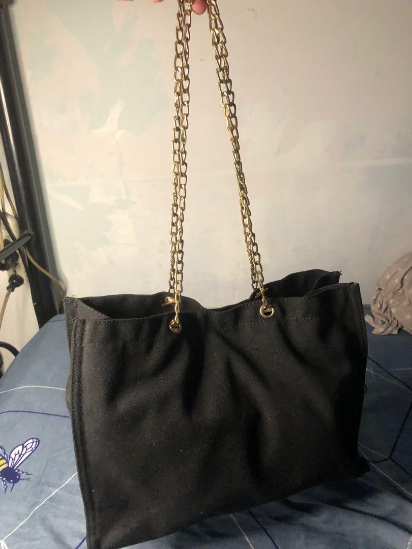 Black tote bag 2025 with gold chain