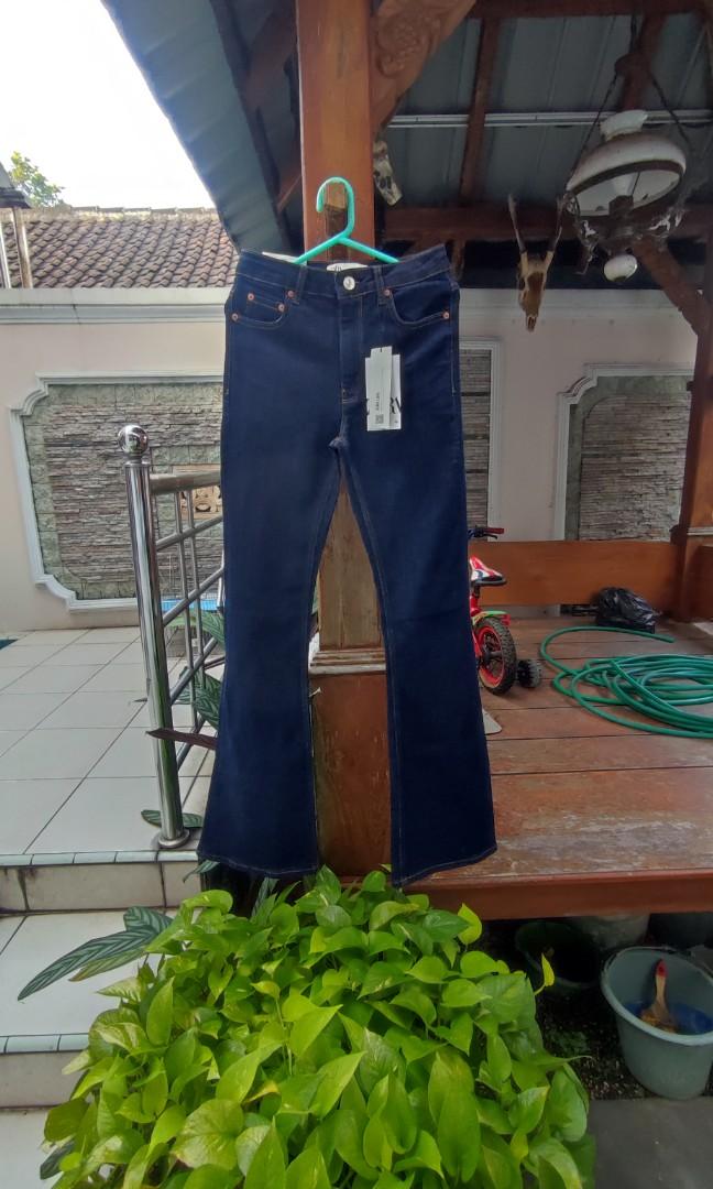 Jeans Skinny Flare Zara, Fesyen Wanita, Pakaian Wanita, Bawahan di Carousell