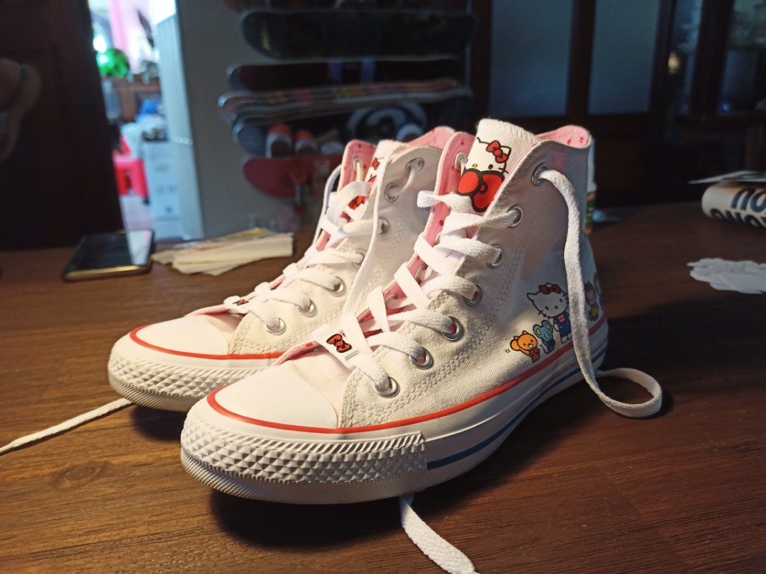 Converse hello hotsell kitty white
