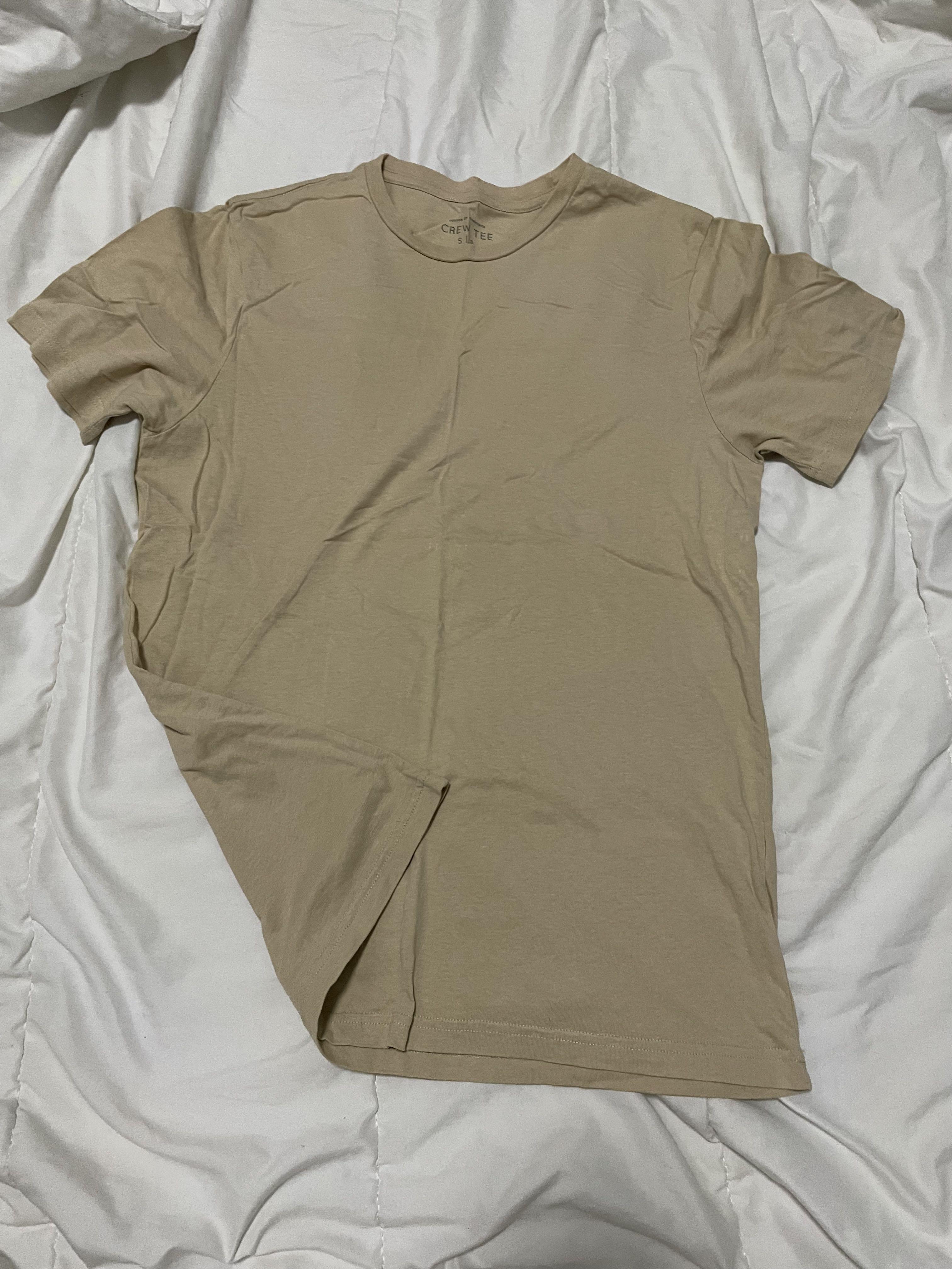Cotton On Basic Tee (Category: Tshirts & Polo Shirts) located in Singapore. Submitted by Hanlee_sells (Listing ID 1155510280, Image 1). Description: Works well on a casual outfit or going to beach! Literally no stains! Size S, can fit M due to cutting/ Worn Twice Accept Paynow/Paylah/Cash 📍In the east! Can further discuss traveling if need be! .